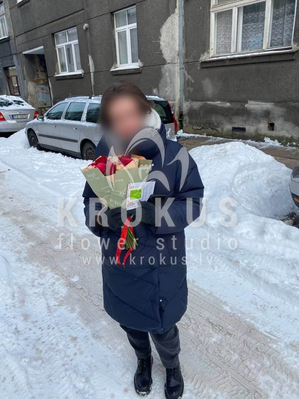 Ziedu piegāde Latvia Rīga (rozā rozesbaltas rozesoranžas rozesdzeltenas rozessarkanas rozes)