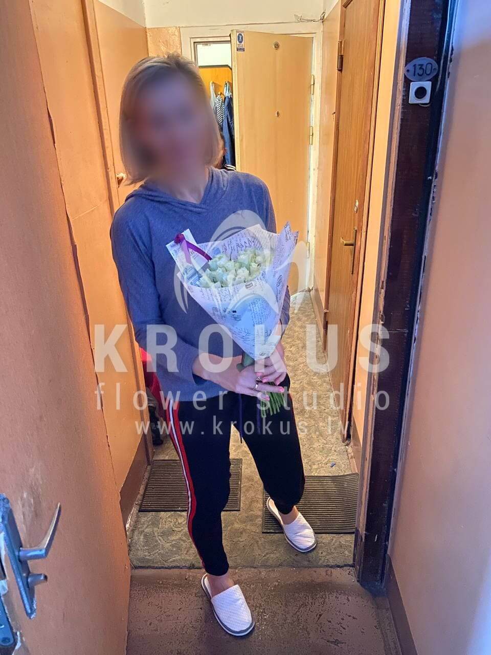 Deliver flowers to Rīga (white roses)