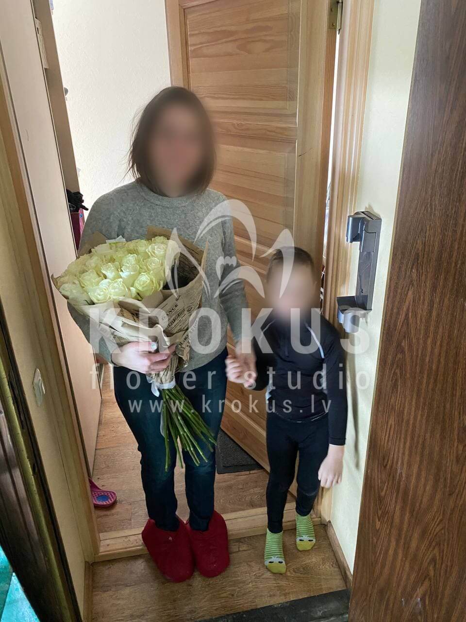 Deliver flowers to Rīga (white roses)