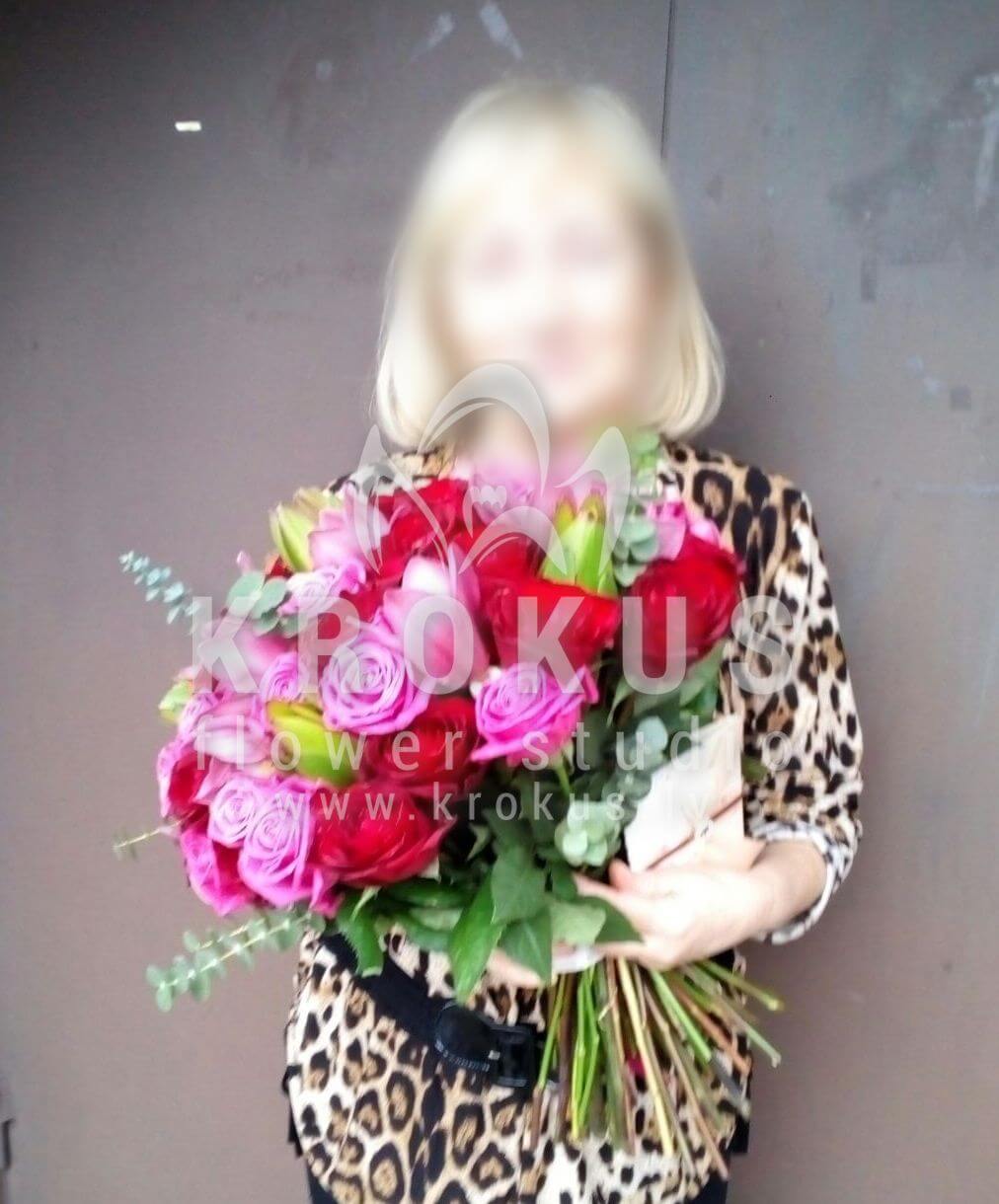 Доставка цветов в город Latvia (розовые розыорхидеиэвкалиптлеукадендронкрасные розы)