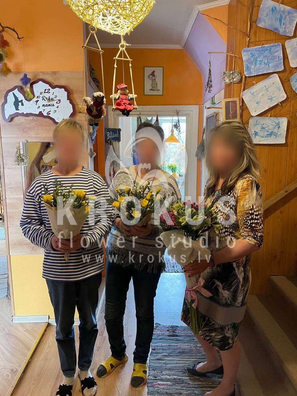 Доставка цветов в город Рига (фисташканарциссальстромерияэвкалиптваксфлауэр)