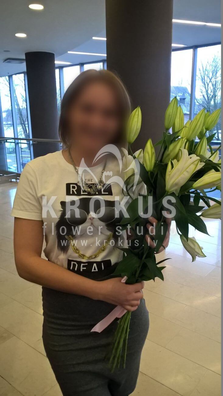 Deliver flowers to Latvia (lilies)