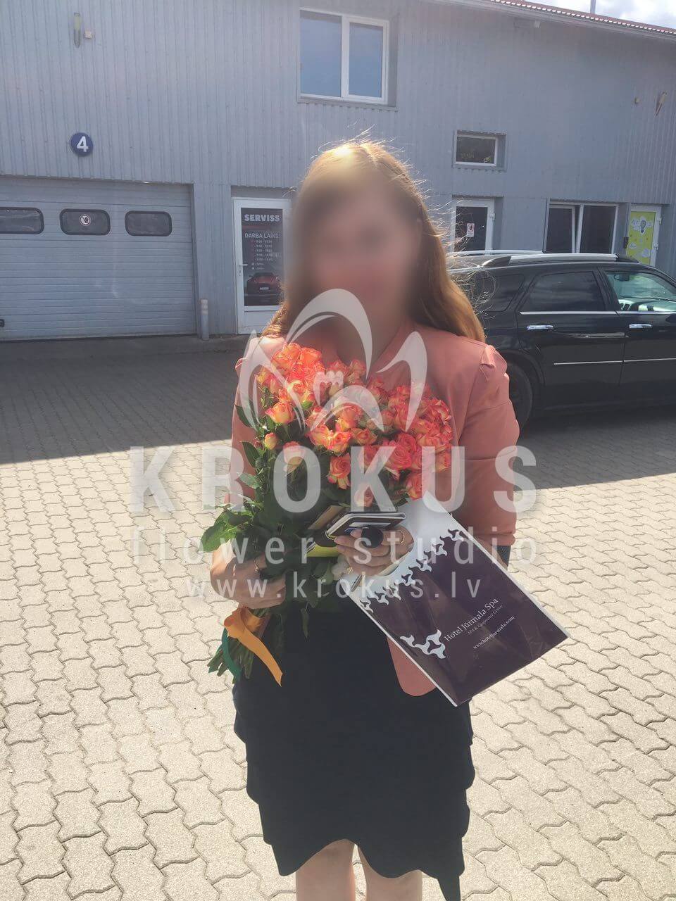 Доставка цветов в город Latvia (кустовые розы)