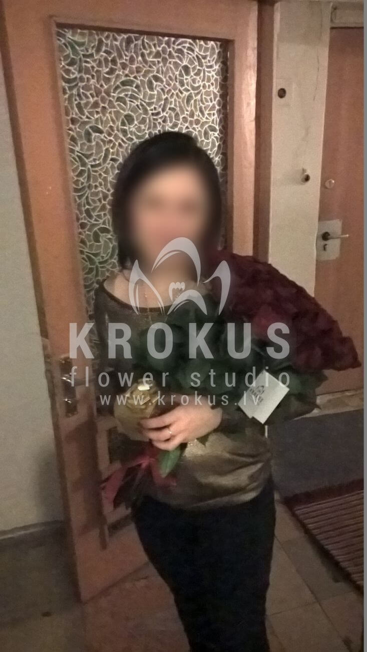 Ziedu piegāde Latvia Latvia (melnas rozessarkanas rozes)