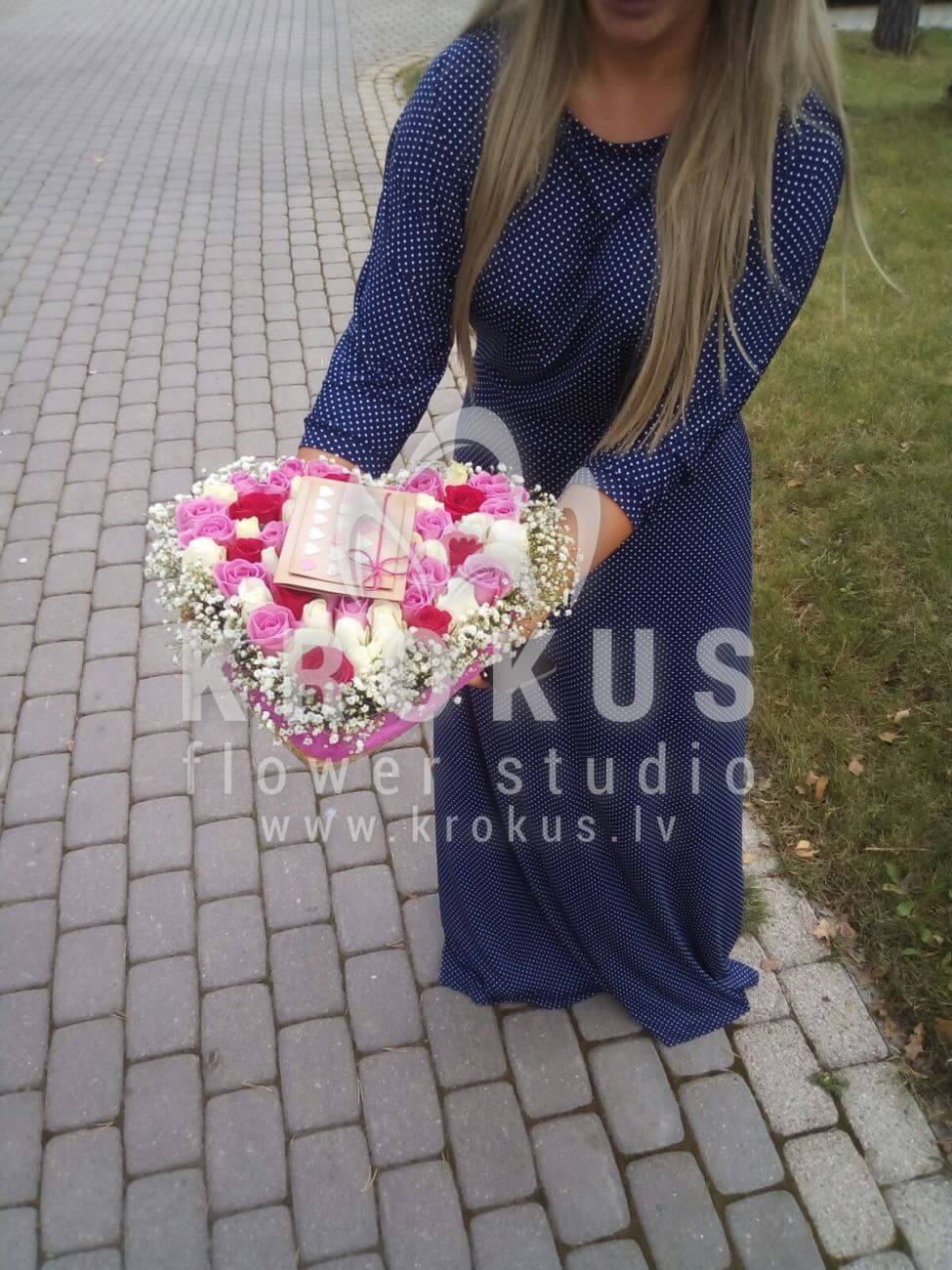 Доставка цветов в город Latvia (кустовые розырозовые розы)