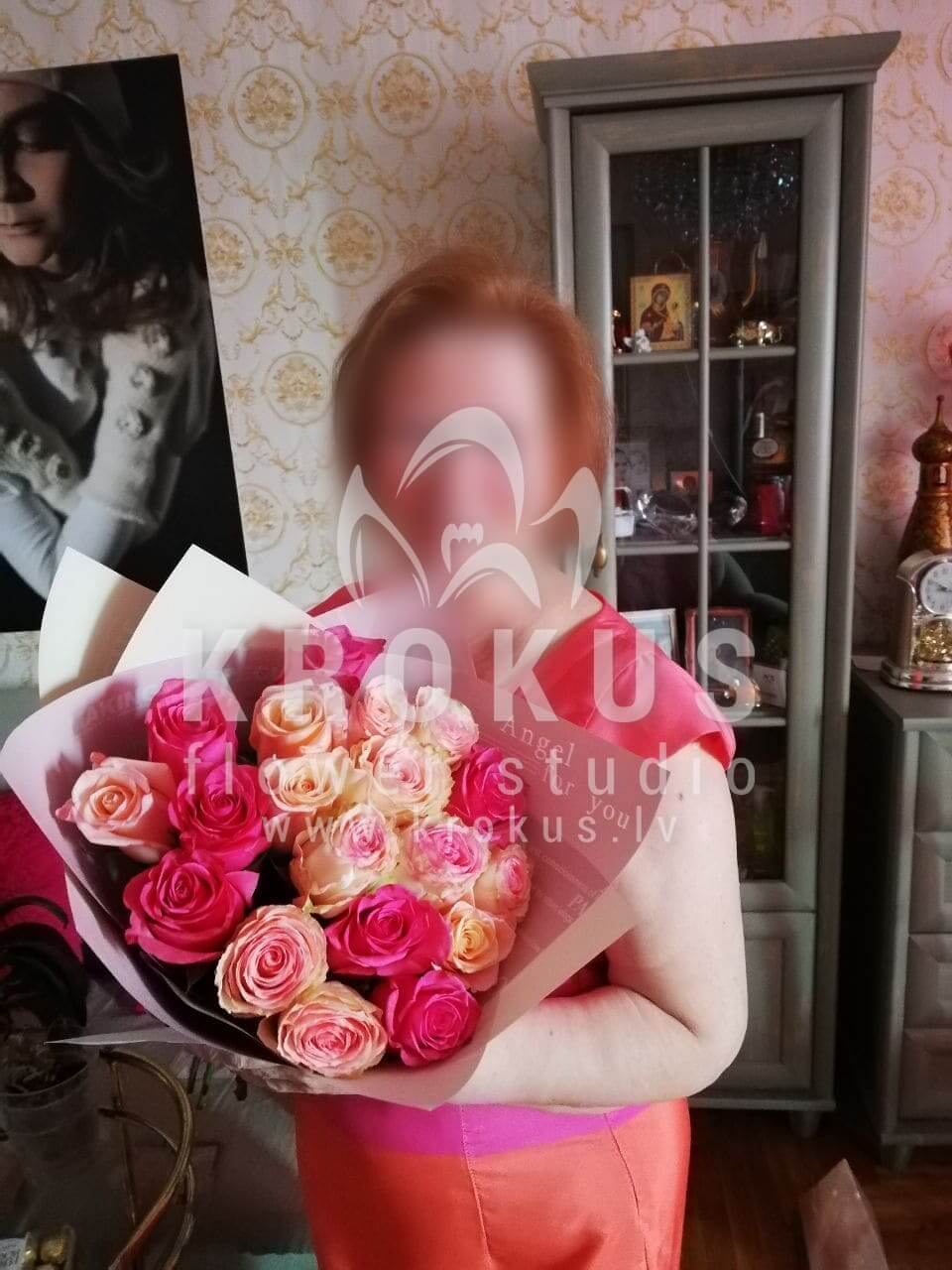 Deliver flowers to Rīga (pink roseswhite rosesred roses)