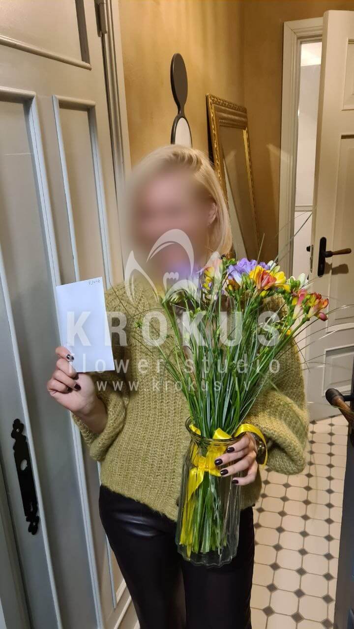 Deliver flowers to Rīga (freesia)