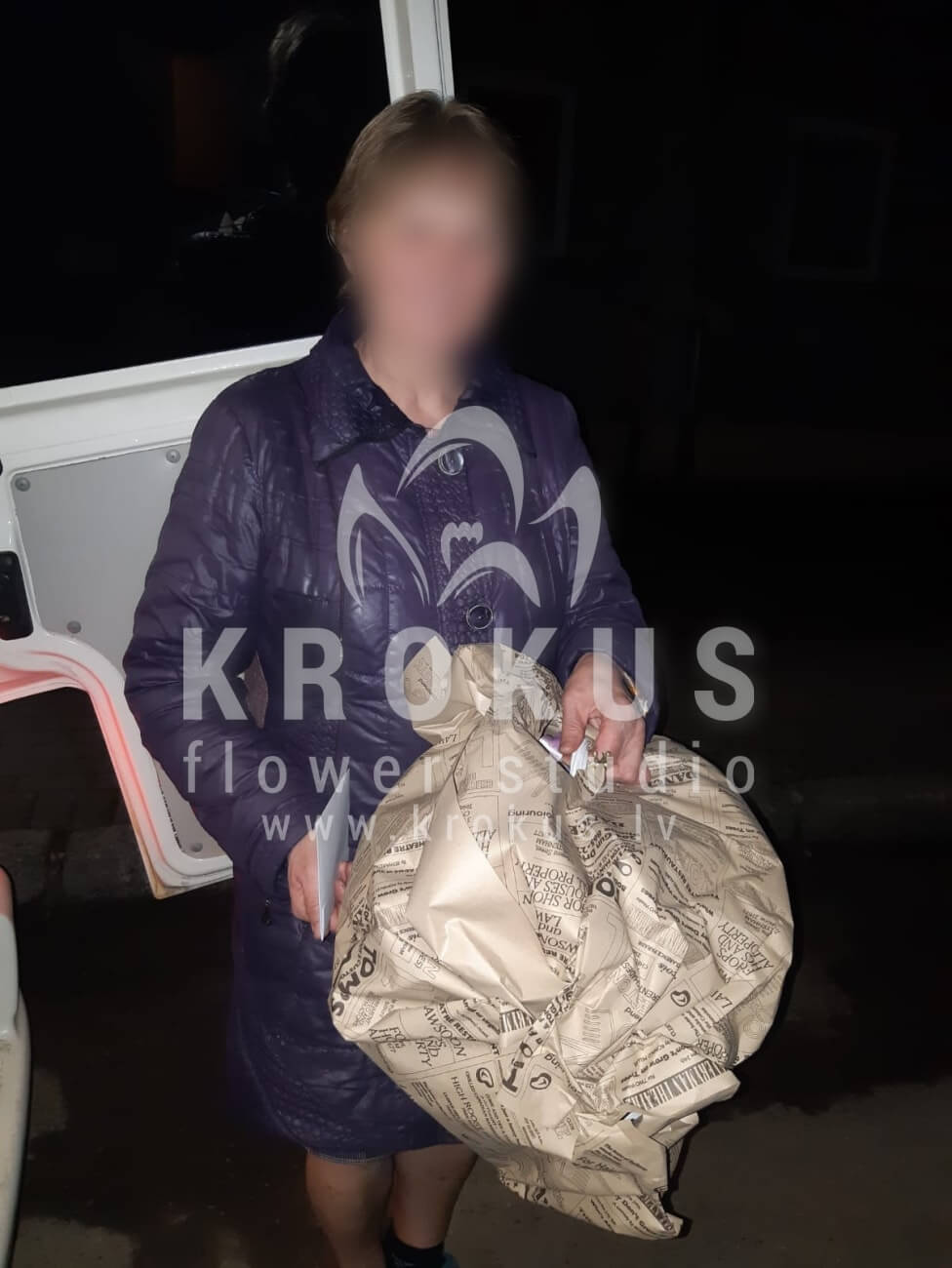 Deliver flowers to Madona (shrub rosespink rosescloveswaxflowersalalstatice)
