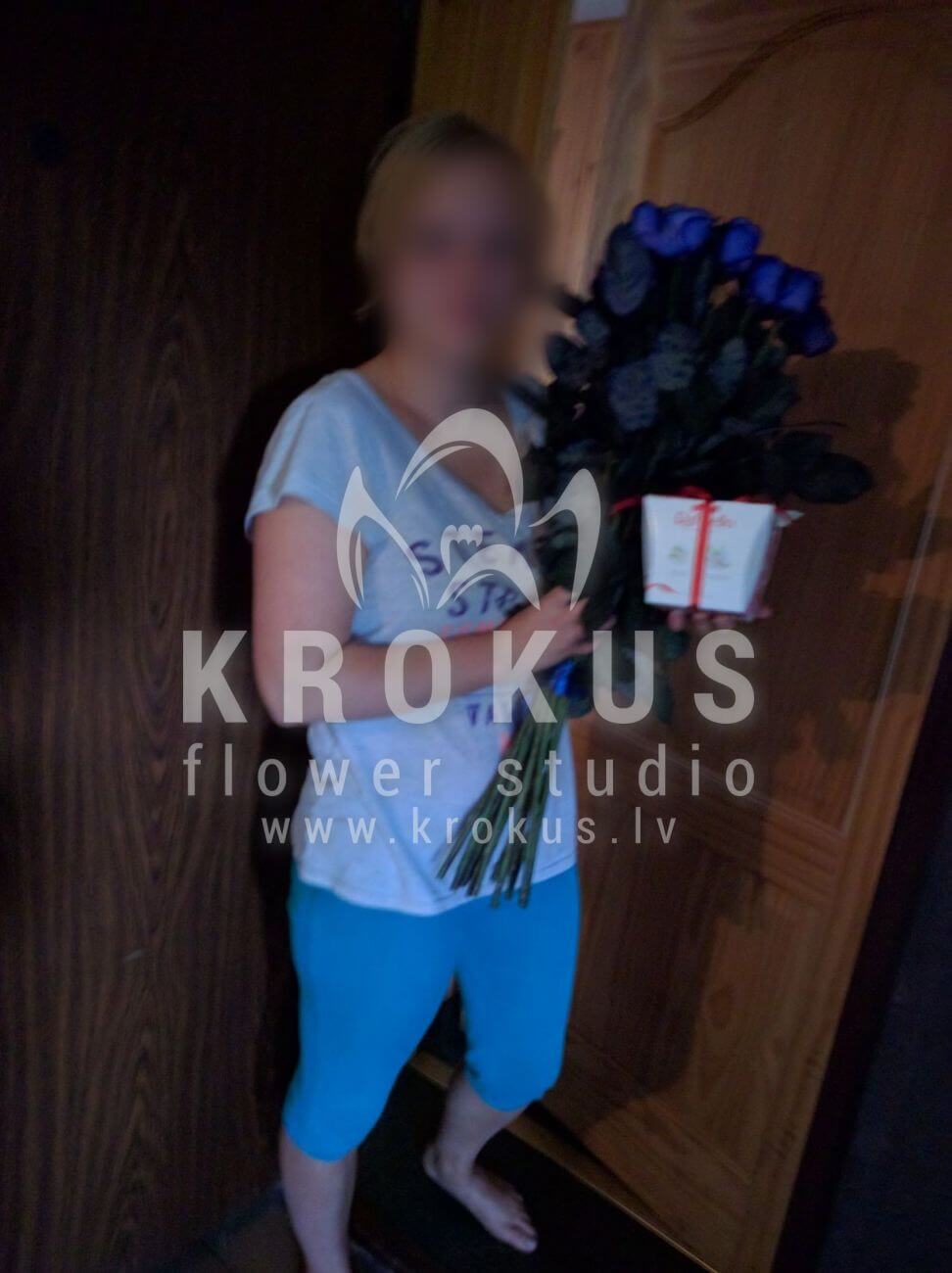 Deliver flowers to Latvia (blue roses)