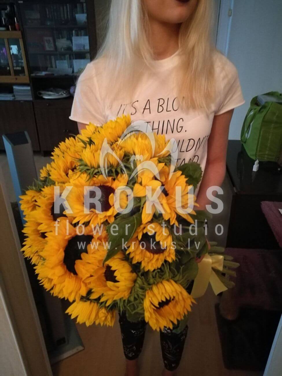 Доставка цветов в город Latvia (подсолнухи)