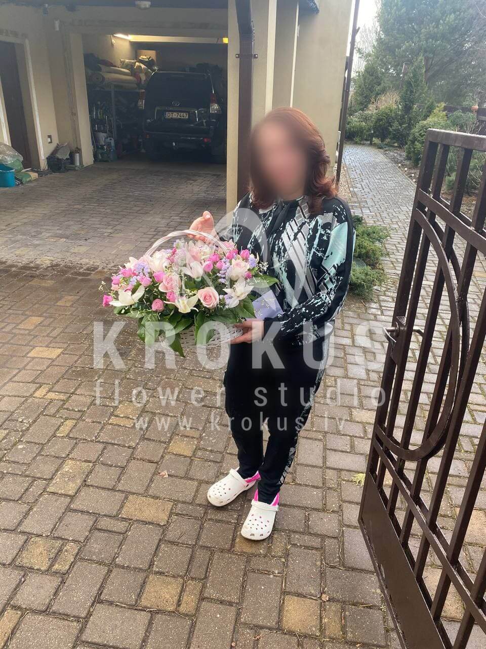 Ziedu piegāde Latvia Stūnīši (krūmrozesrozā rozesorhidejaswaxflowersalal (goltjēra)statice)