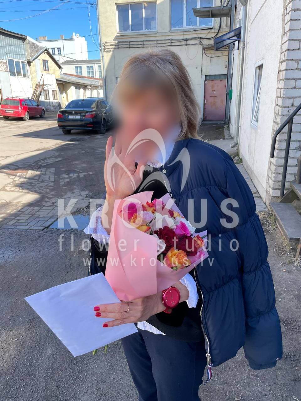 Deliver flowers to Rīga (pink roseswhite rosesorange rosesred rosesyellow roses)