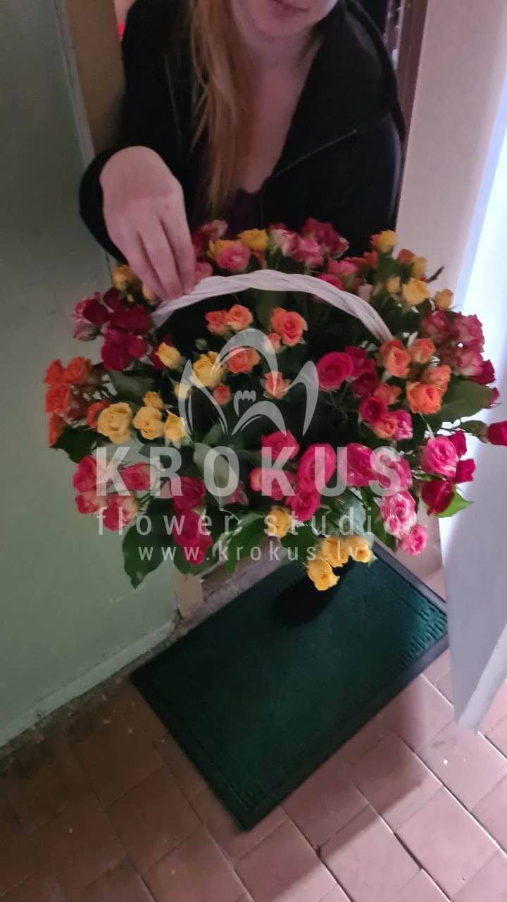 Доставка цветов в город Рига (кустовые розы)