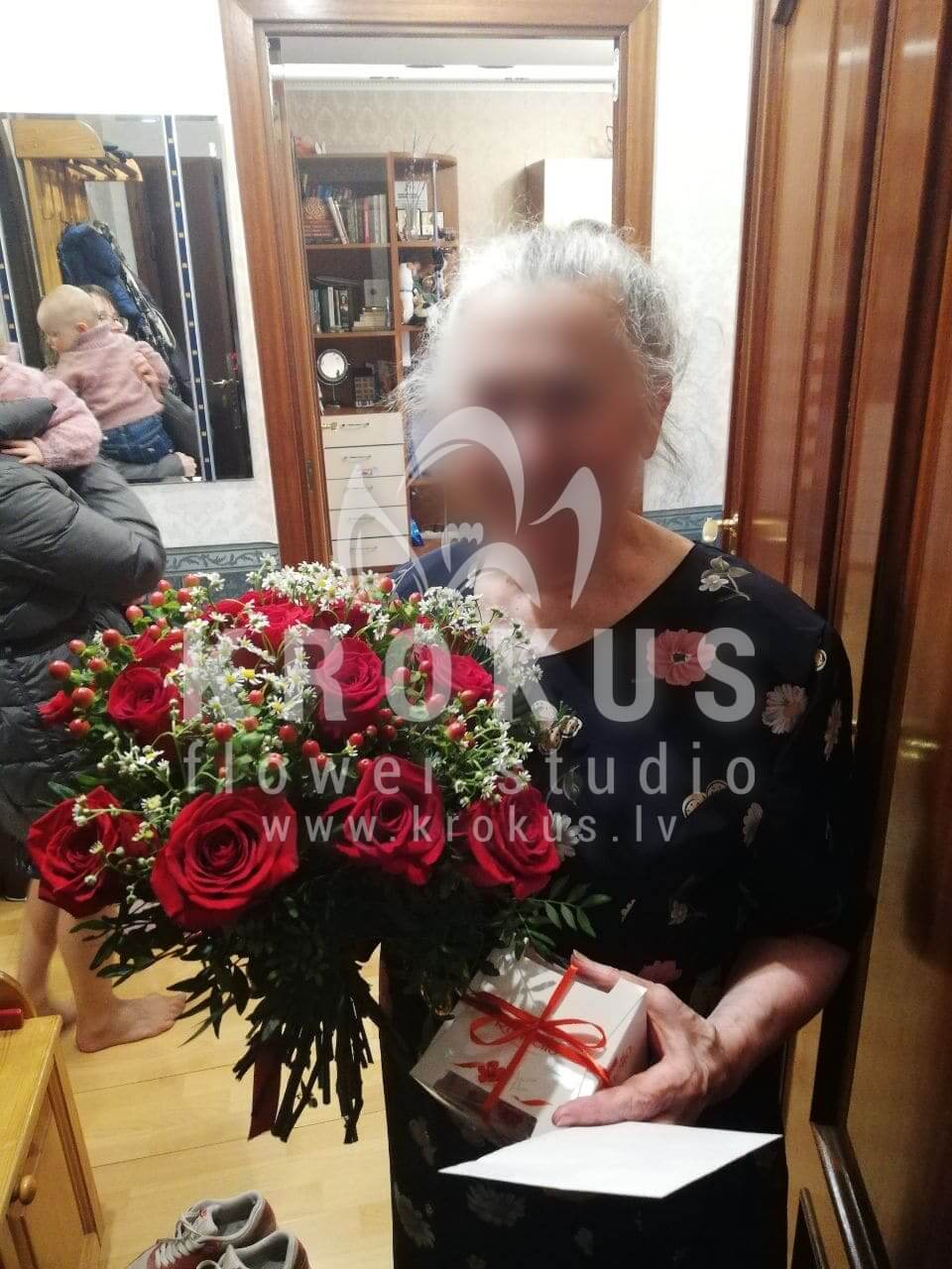 Deliver flowers to Rīga (pistaciatanacetumhypericumcamomilesred roses)