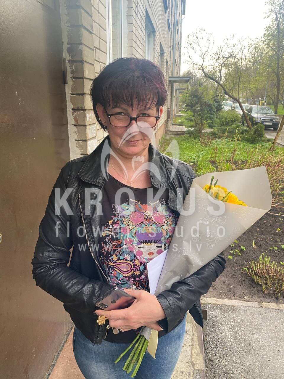 Deliver flowers to Rīga (yellow roses)