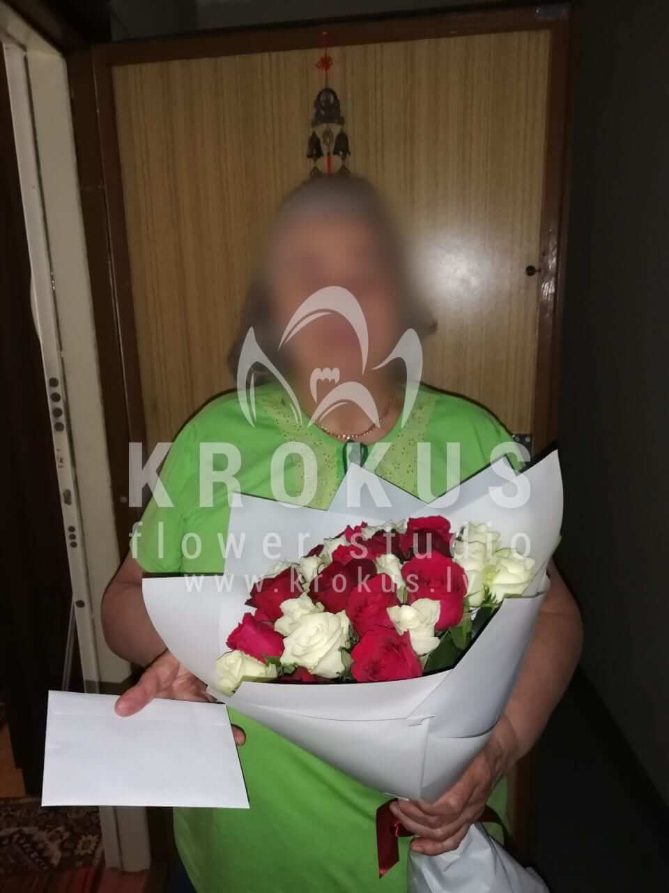 Ziedu piegāde Latvia Rīga (rozā rozesbaltas rozesoranžas rozesdzeltenas rozessarkanas rozes)