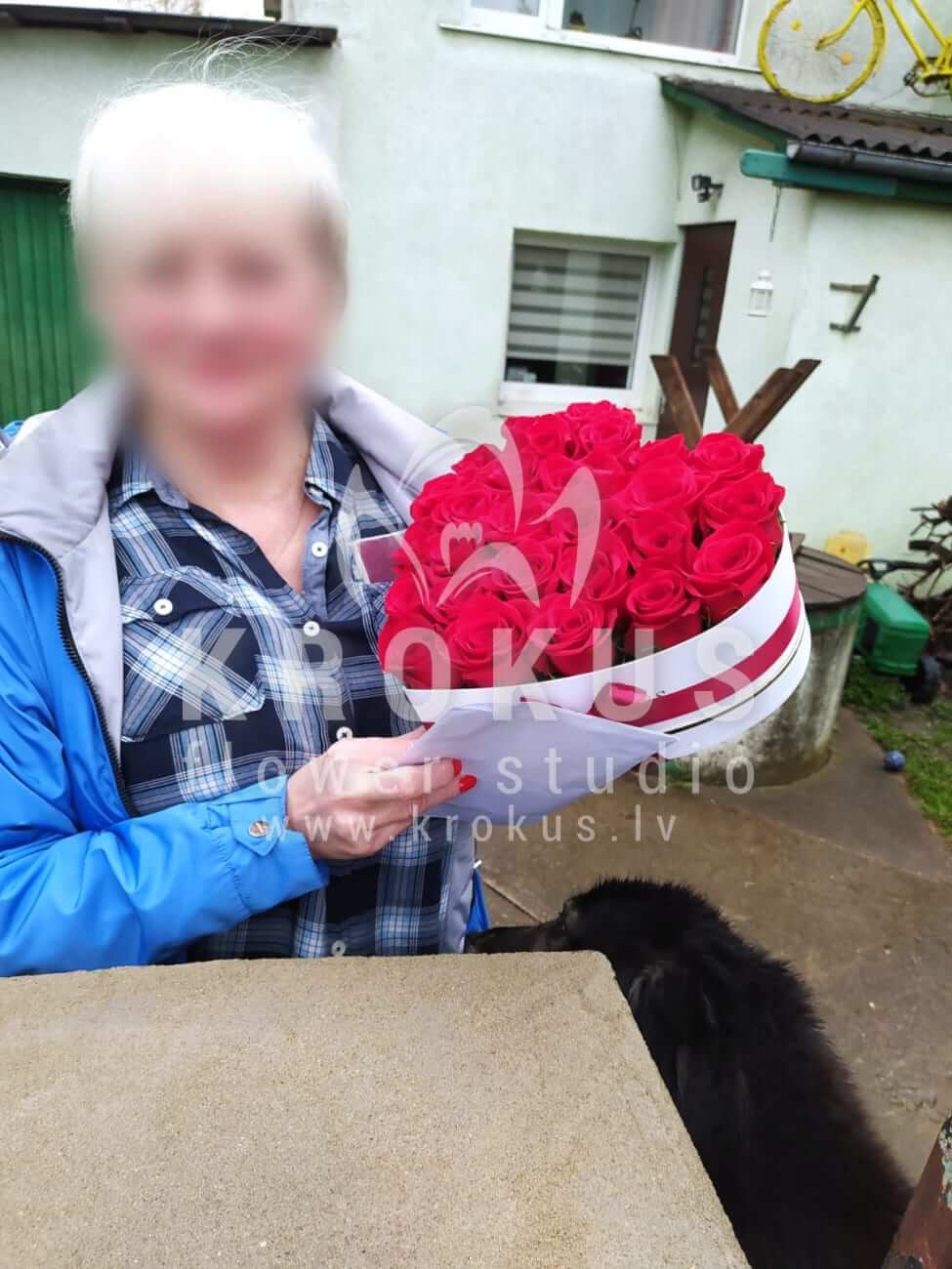 Deliver flowers to Jelgava (red roses)