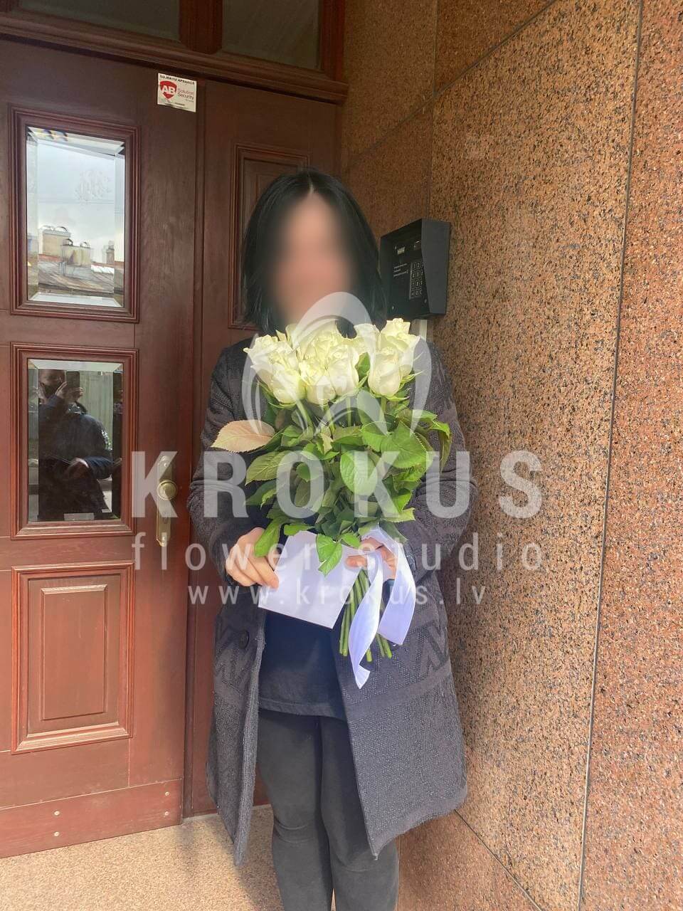 Deliver flowers to Rīga (white roses)