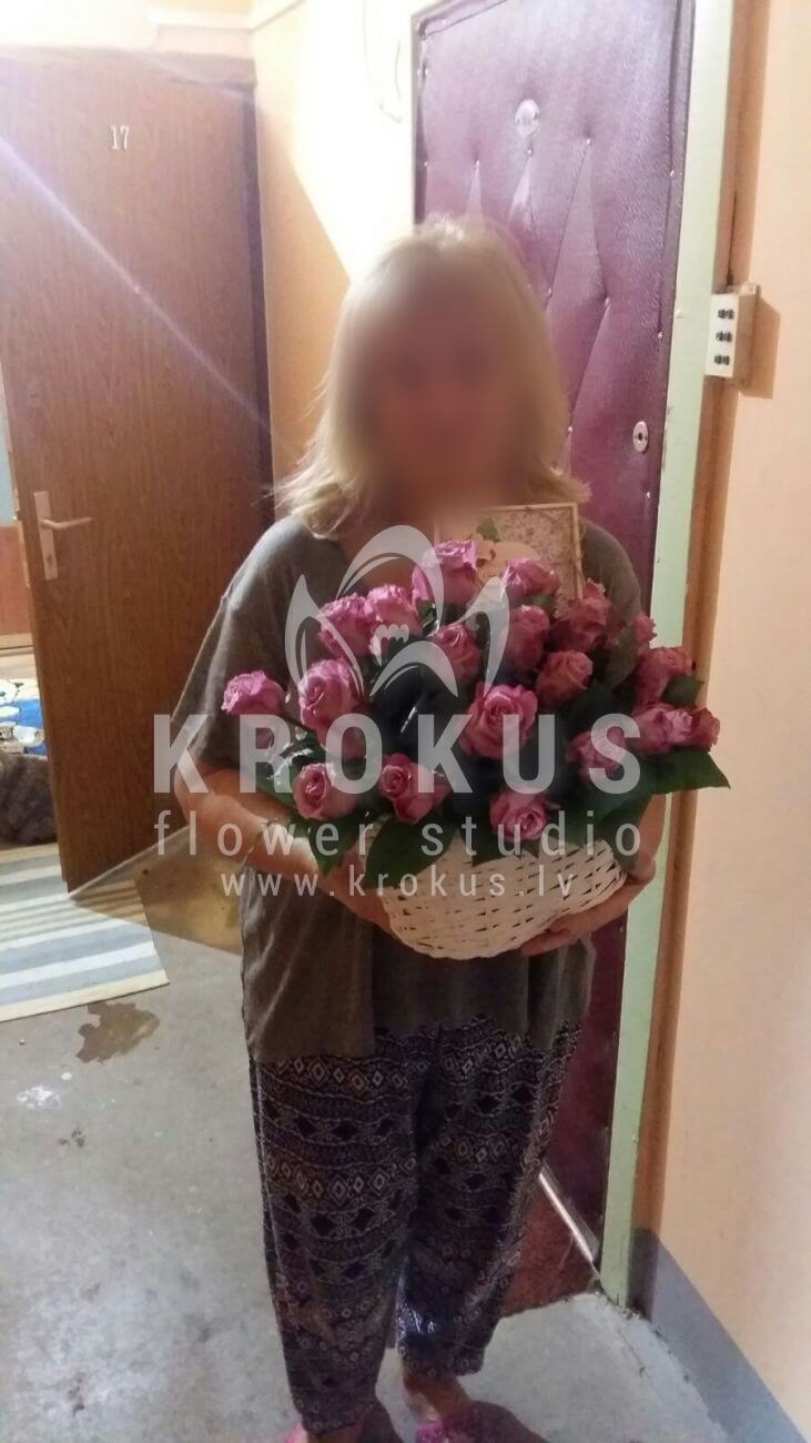 Deliver flowers to Latvia (bicolor roses)