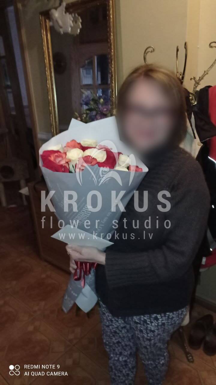 Deliver flowers to Rīga (pink roseswhite rosesorange rosescream rosesred rosesyellow roses)
