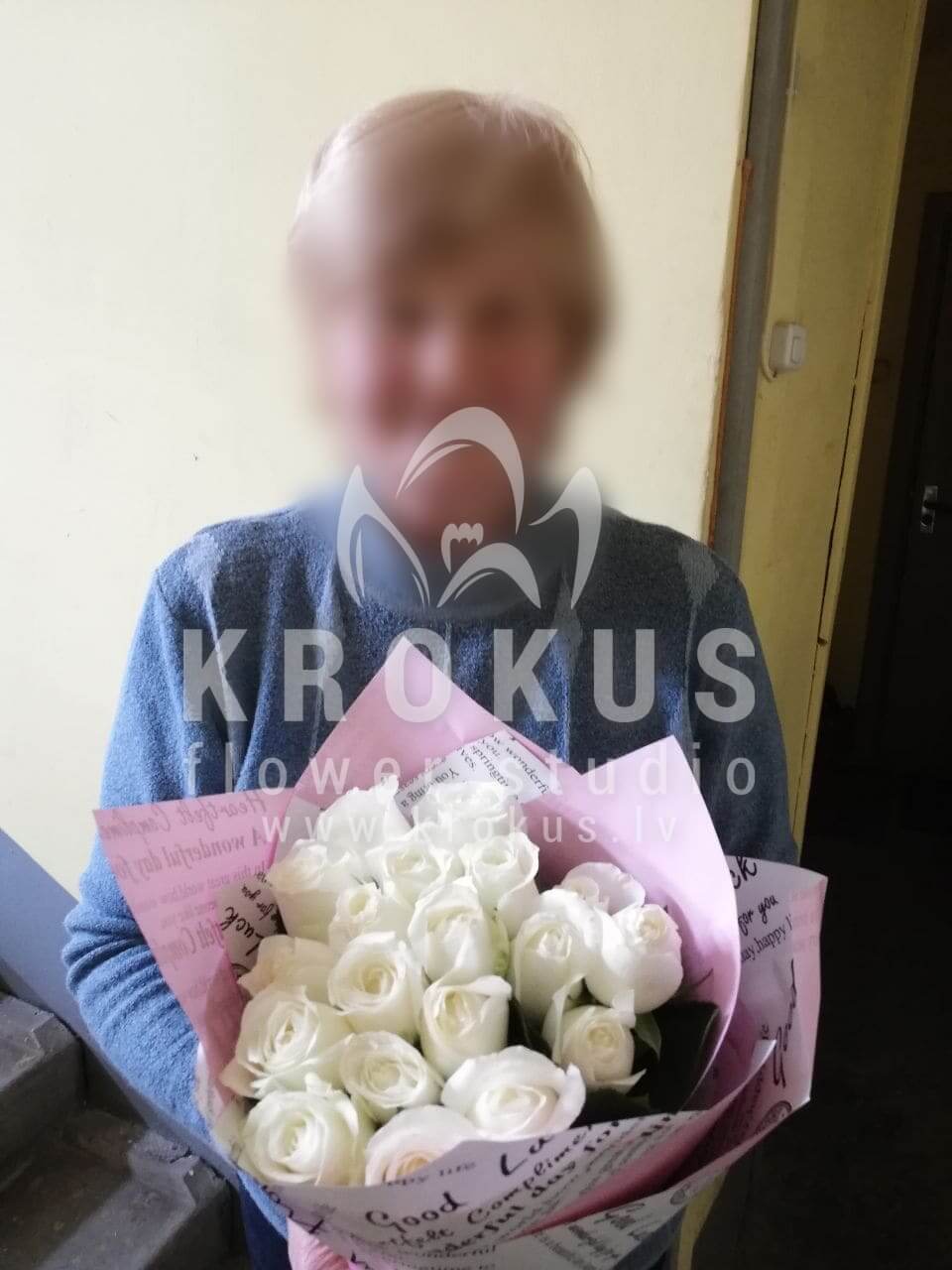 Ziedu piegāde Latvia Rīga (baltas rozespeonveidīgās rozes)