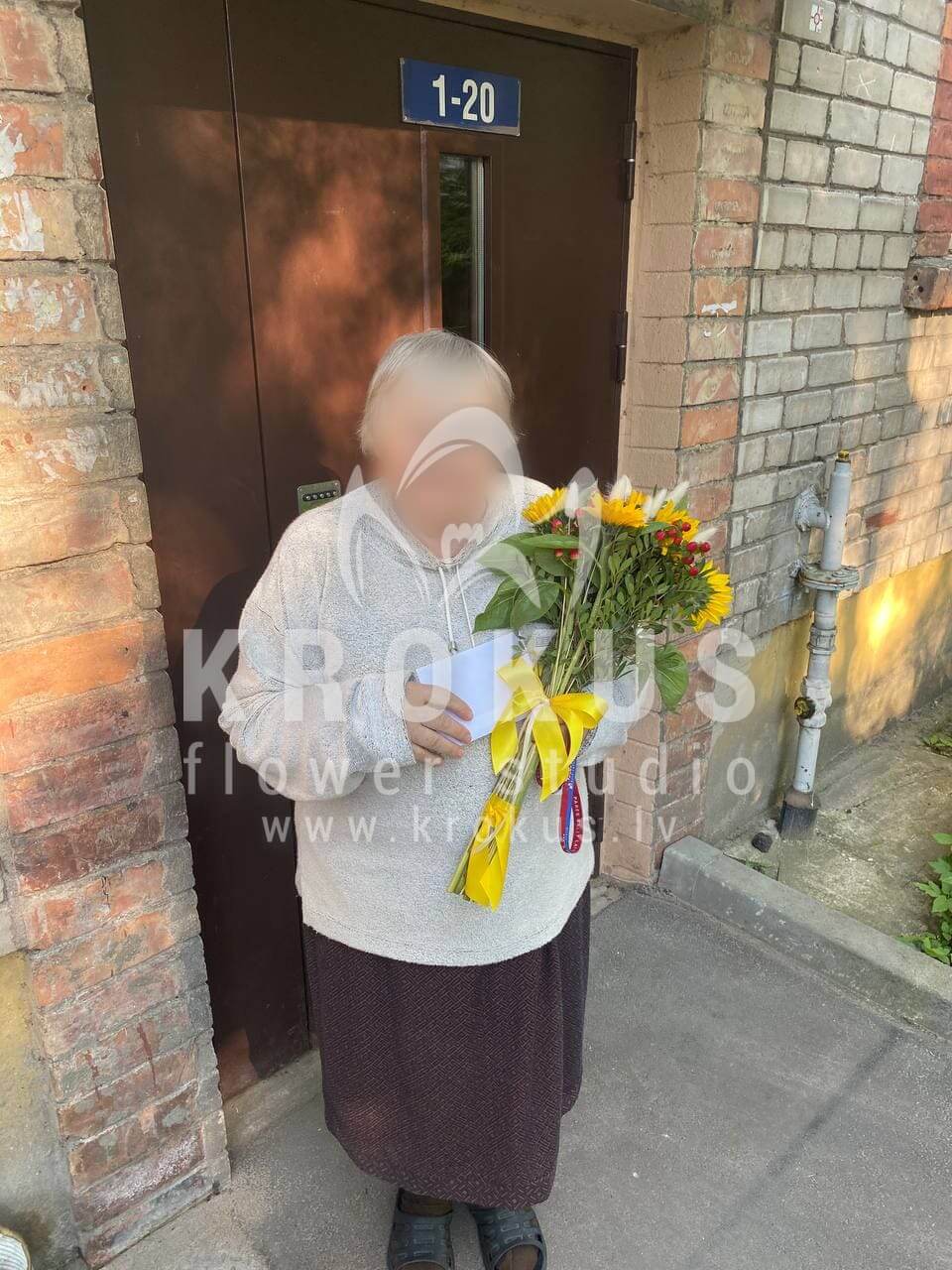 Deliver flowers to Rīga (sunflowershypericumveronica)