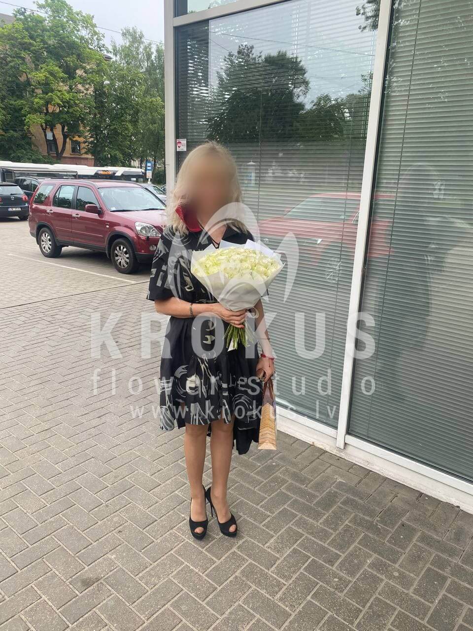 Deliver flowers to Rīga (white roses)