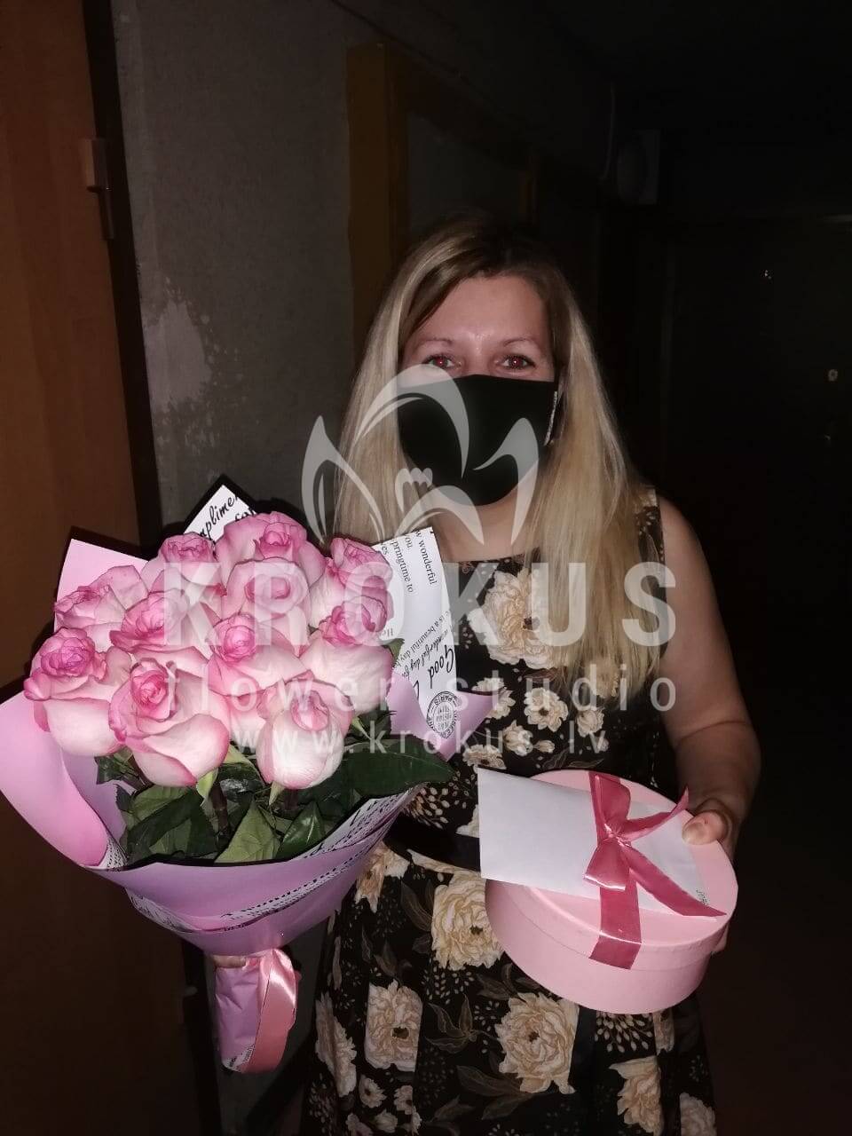 Deliver flowers to Rīga (pink roses)