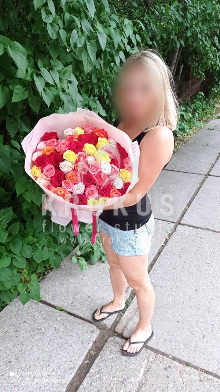 Доставка цветов в город Рига (розовые розыбелые розыоранжевые розыкрасные розыжелтые розы)