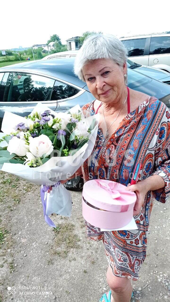 Deliver flowers to Jūrmala (pink rosesfreesiagum tree)