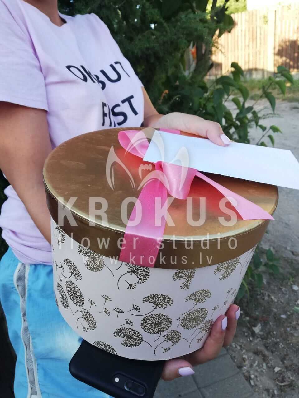 Deliver flowers to Latvia (box)