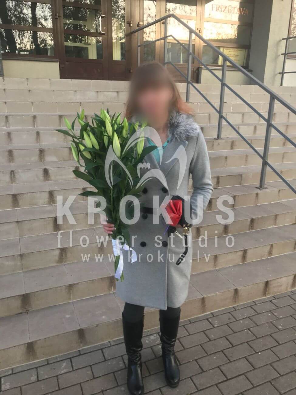Доставка цветов в город Latvia (лилии)