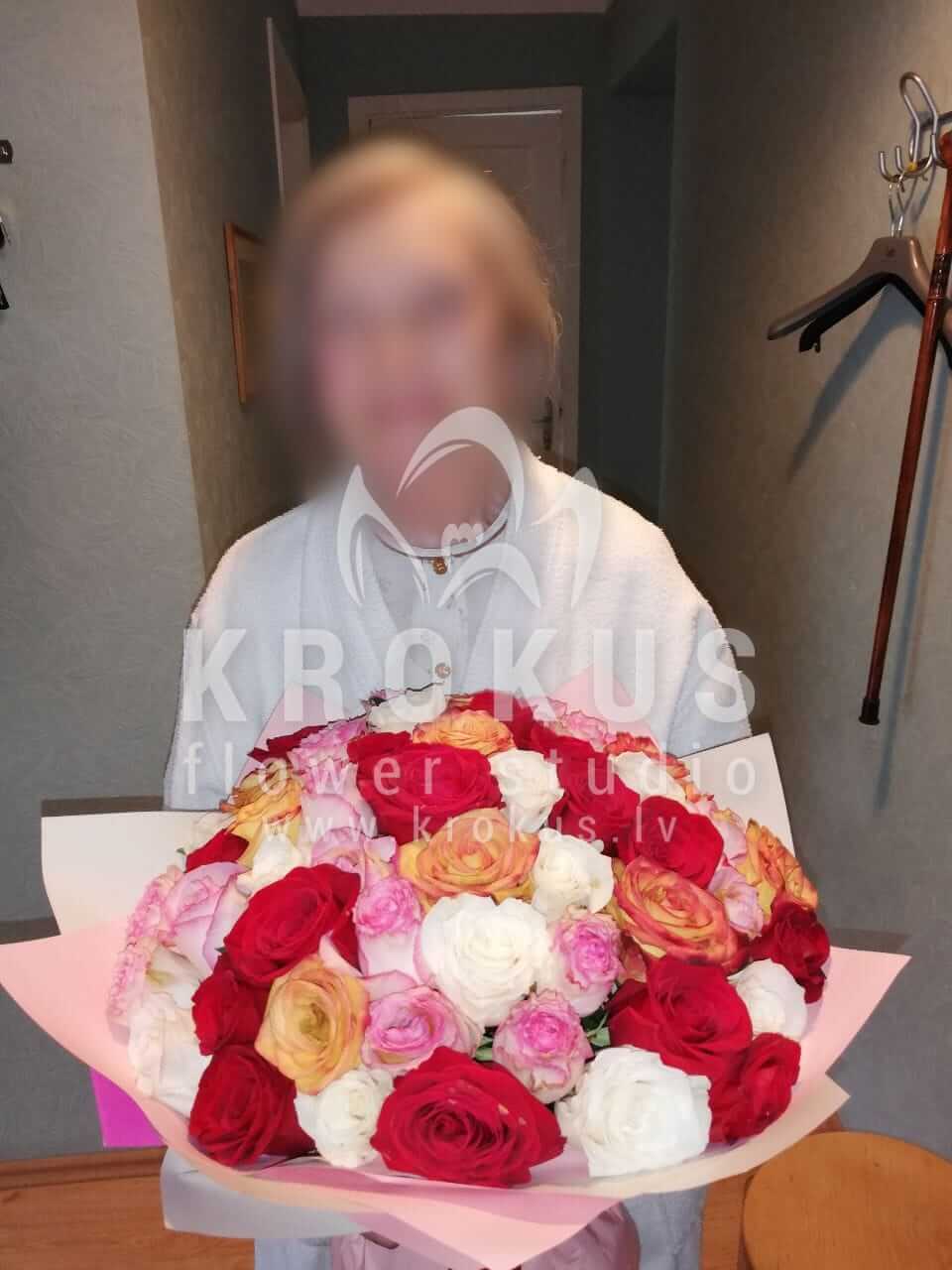 Deliver flowers to Rīga (pink roseswhite rosesred roses)