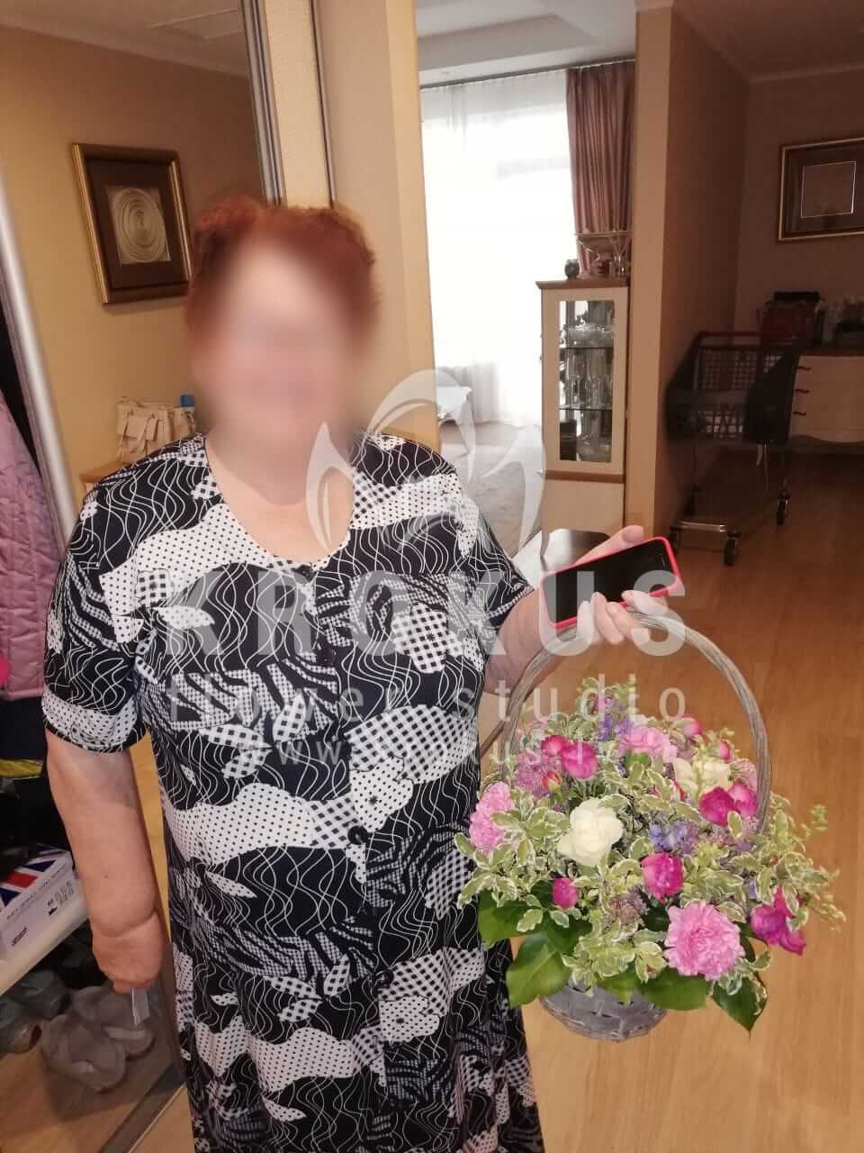 Deliver flowers to Jūrmala (shrub rosespink rosescloveswaxflowersalalstatice)