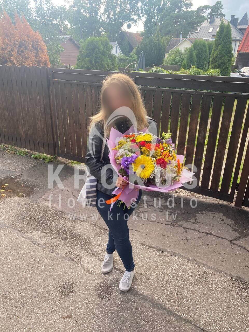 Deliver flowers to Latvia ()