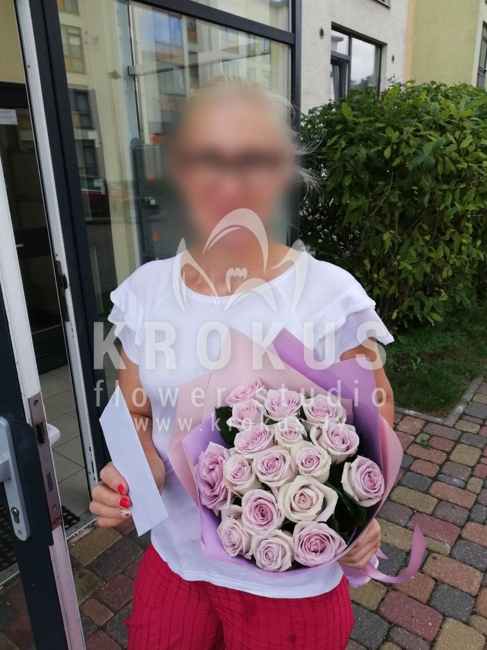 Deliver flowers to Rīga (purple roses)