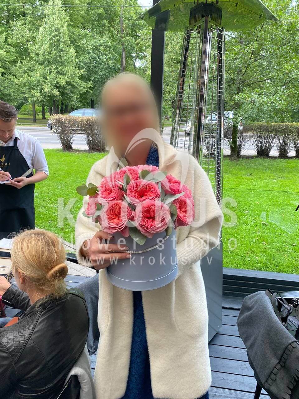 Deliver flowers to Mežāres (boxgum treepeony roses)