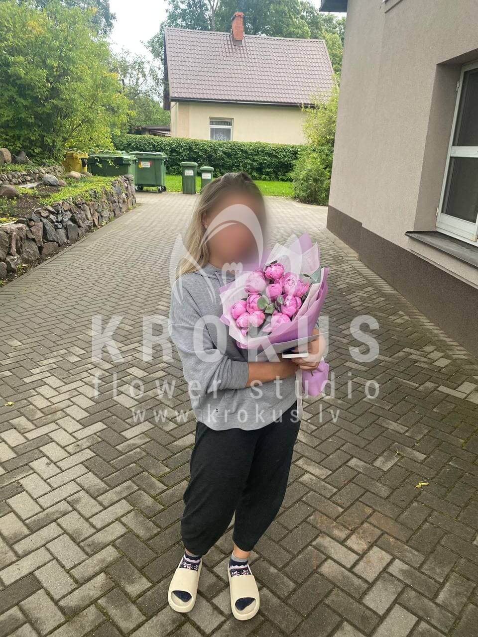 Deliver flowers to Salaspils (peonies)