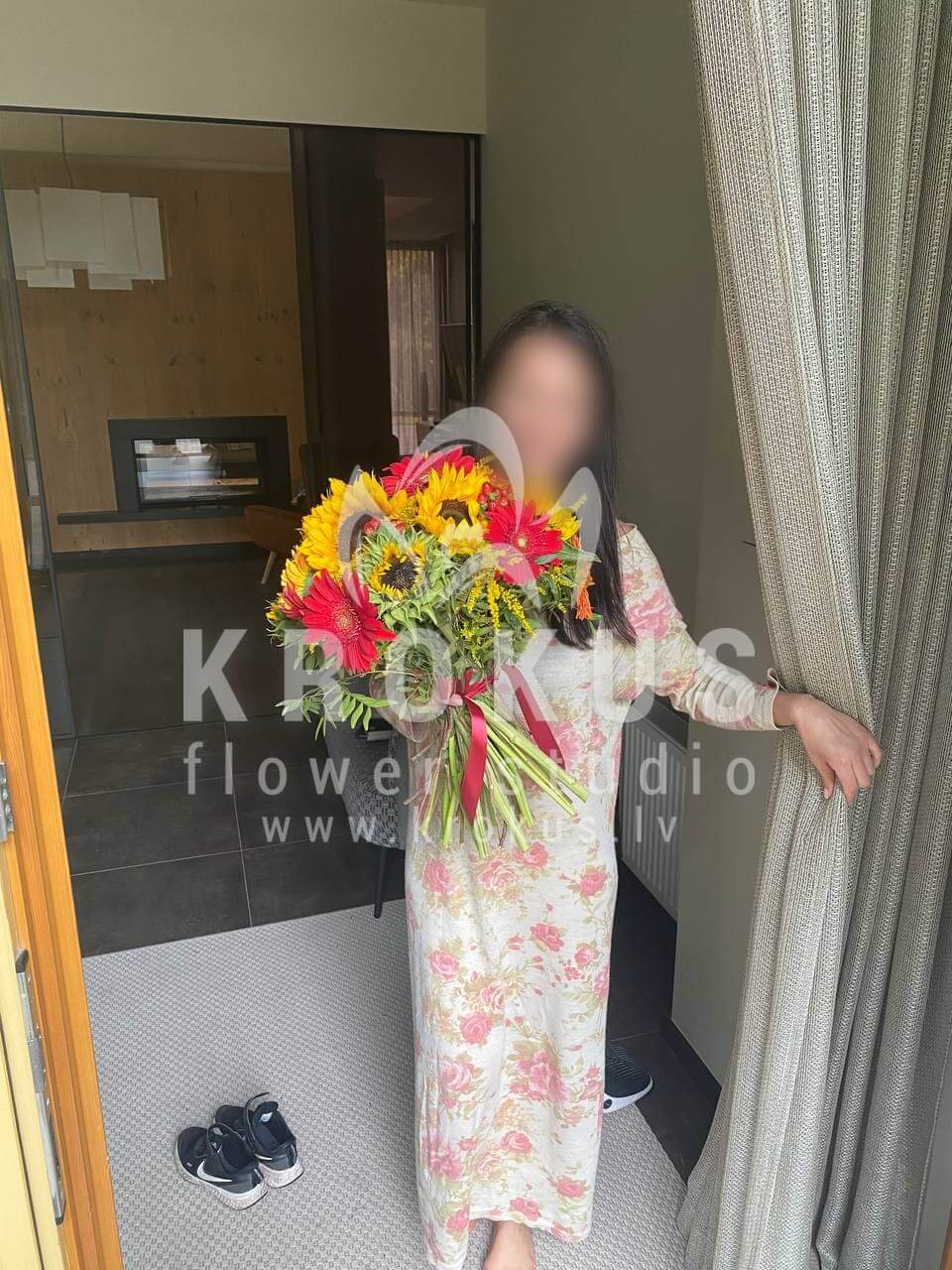 Deliver flowers to Rīga (sunflowersmeadow flowersgoldenrodruscushypericumdaisies)