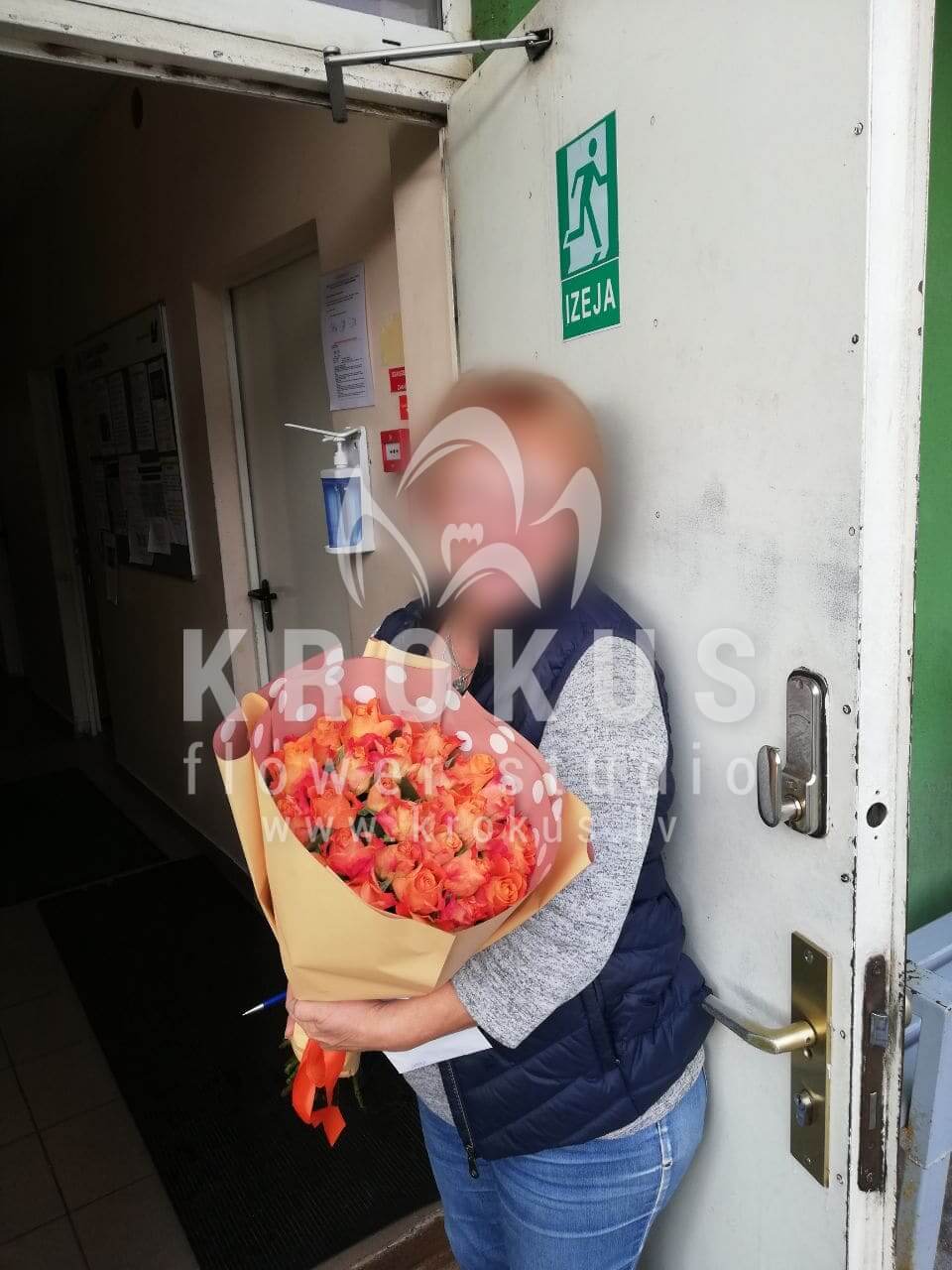 Deliver flowers to Rīga (orange roses)