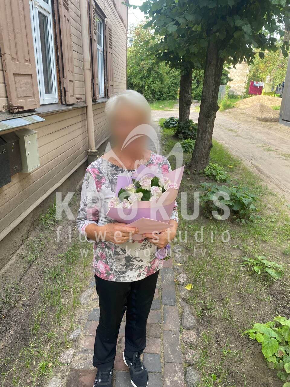 Deliver flowers to Rīga (purple roses)