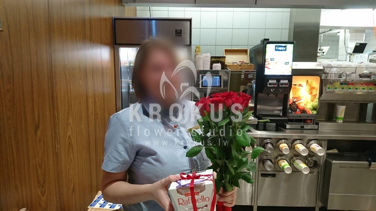 Доставка цветов в город Latvia (красные розы)