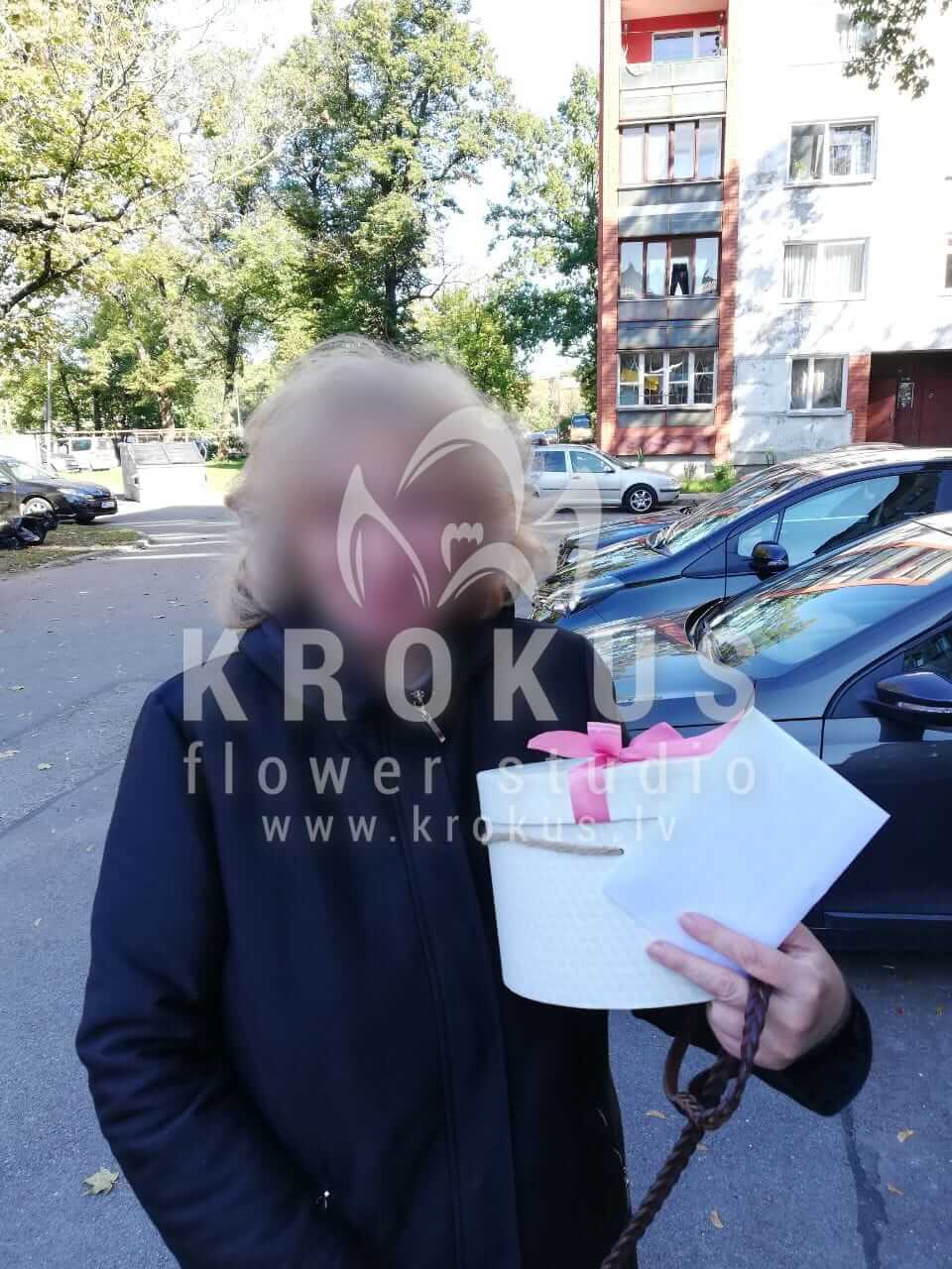 Доставка цветов в город Рига (коробка)
