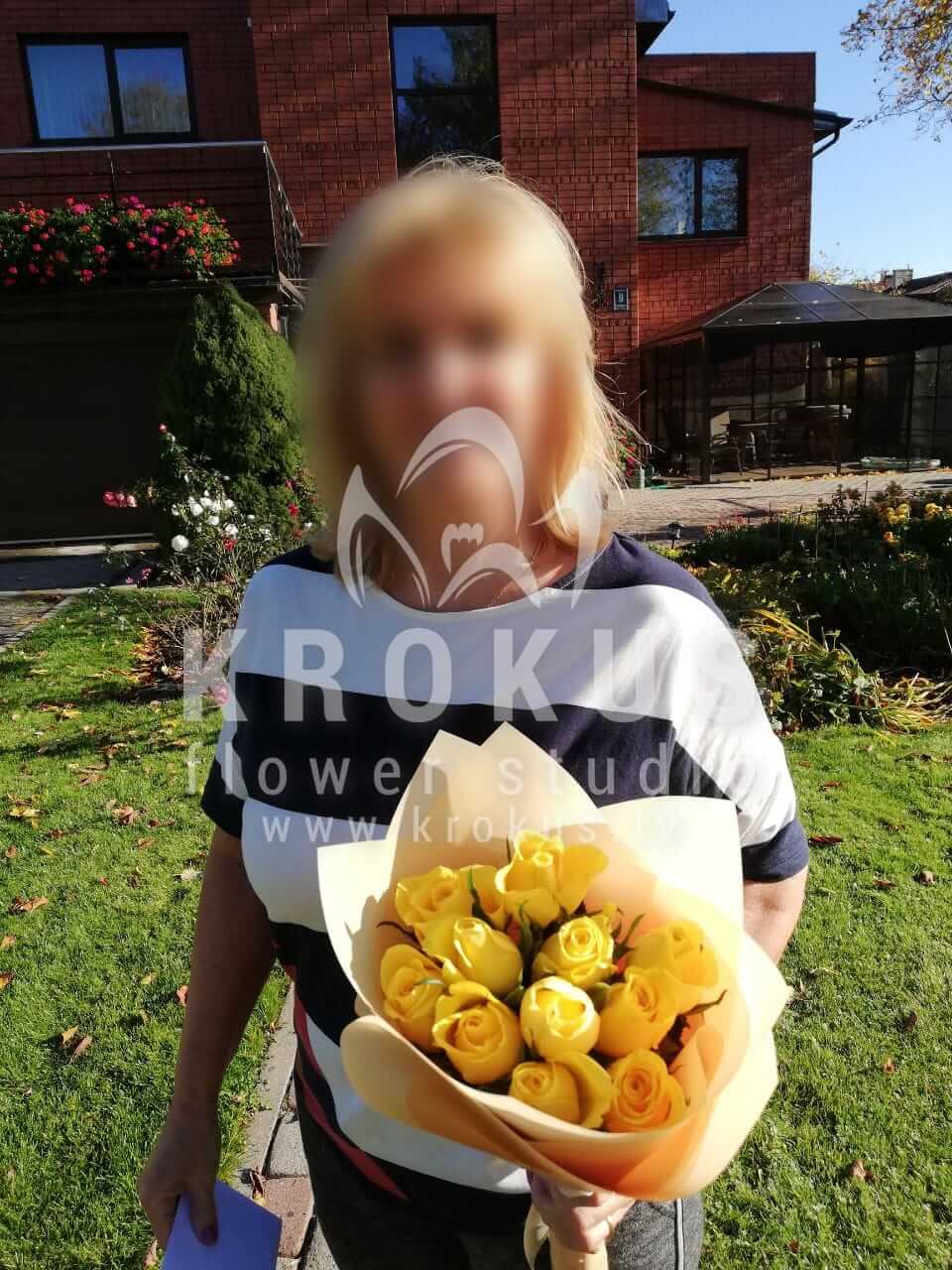 Deliver flowers to Rīga (yellow roses)