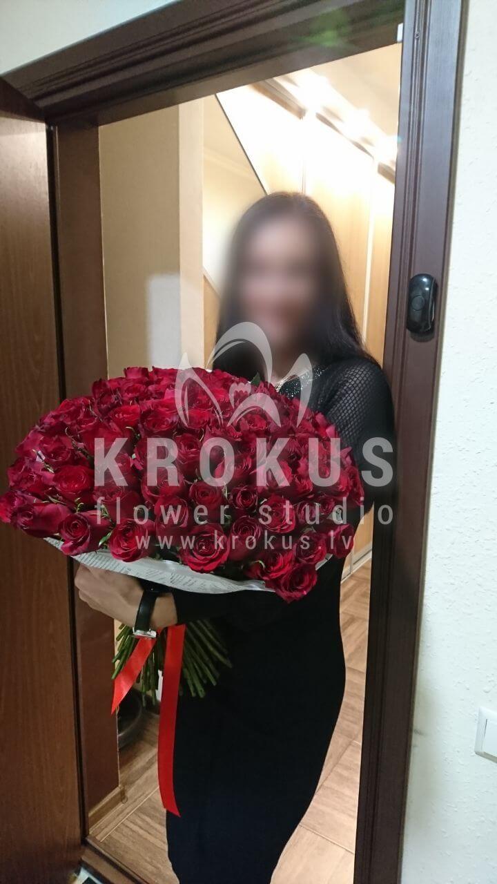 Deliver flowers to Latvia (red roses)