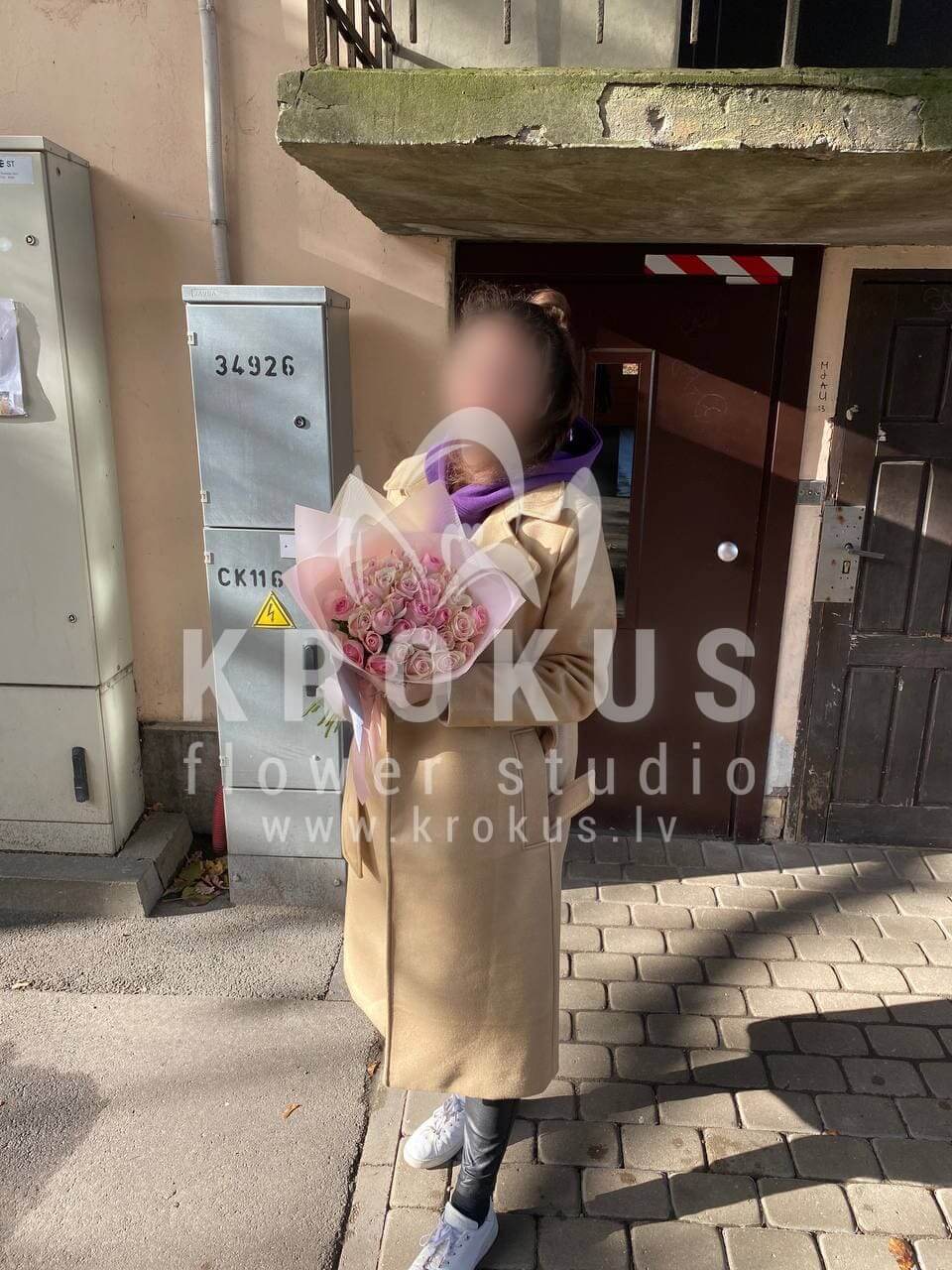 Deliver flowers to Rīga (pink roseswhite roses)