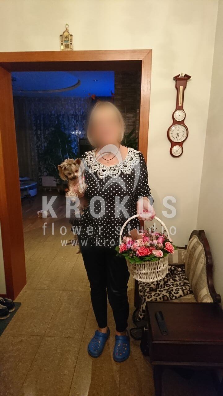 Deliver flowers to Latvia (shrub rosespink rosesclovesstaticewaxflowersalal)