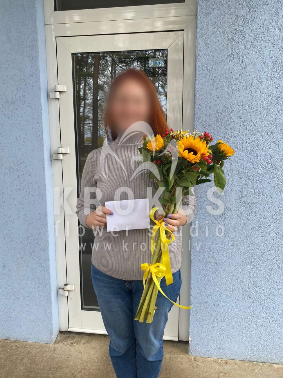 Deliver flowers to Mārupe (sunflowershypericumveronica)