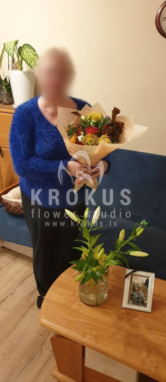 Deliver flowers to Rīga (shrub rosesdecorpumpkinleucospermumhypericumlisianthuses (eustoma))