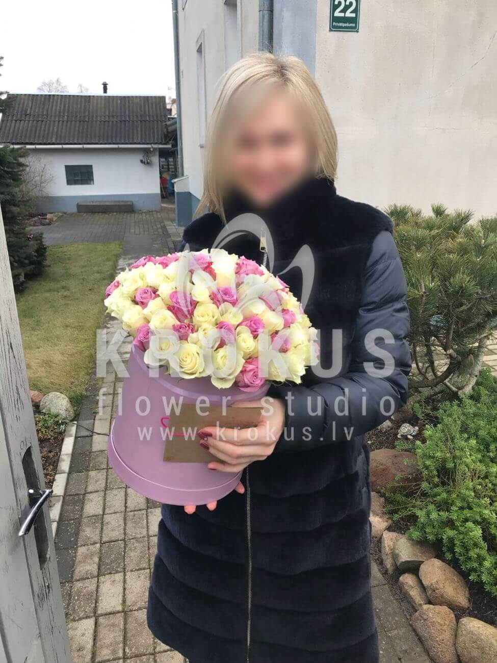Deliver flowers to Latvia (boxwhite roses)